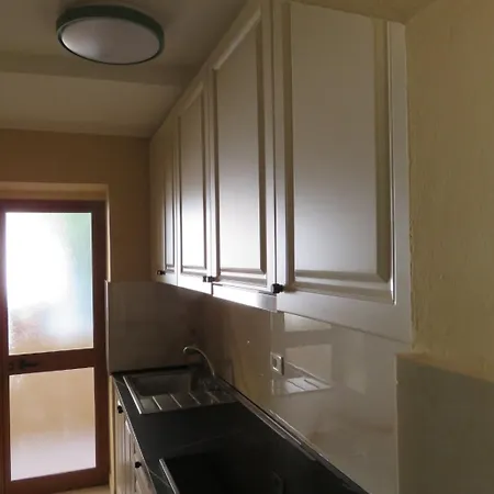 Cozy Near Center, Xhamlliku Apartament