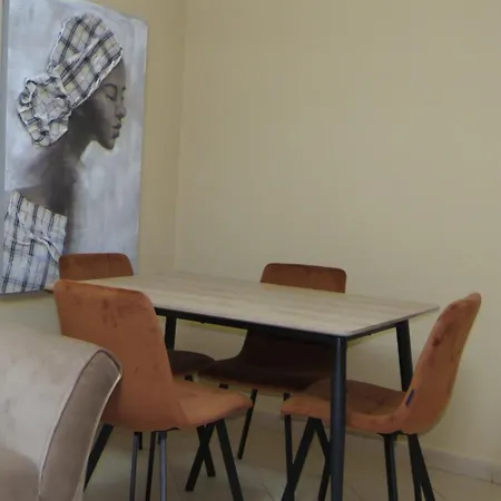 In Xhomlliku, Xhamlliku Apartmán