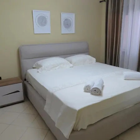In Xhomlliku, Xhamlliku Apartmán *