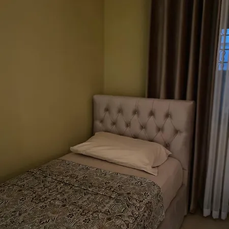 In Xhomlliku, Xhamlliku Apartmán