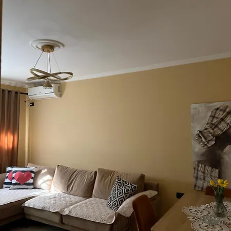 Cozy Near Center, Xhamlliku Apartament Tirana