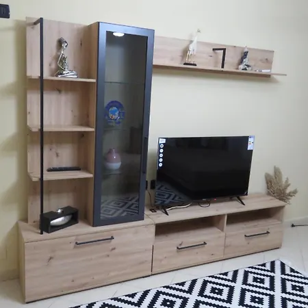 Cozy Near Center, Xhamlliku Appartement *