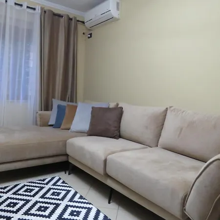 Cozy & Comfort Near Center, Xhamlliku Τίρανα
