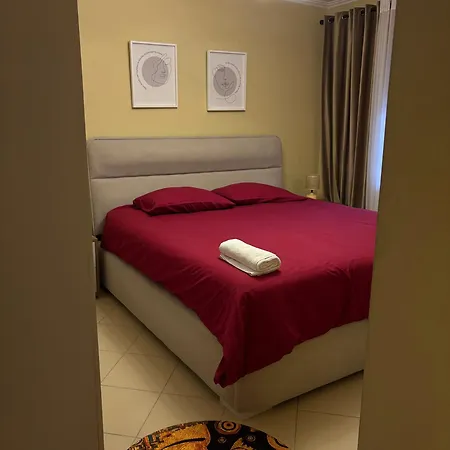 Cozy Near Center, Xhamlliku Lägenhet Tirana