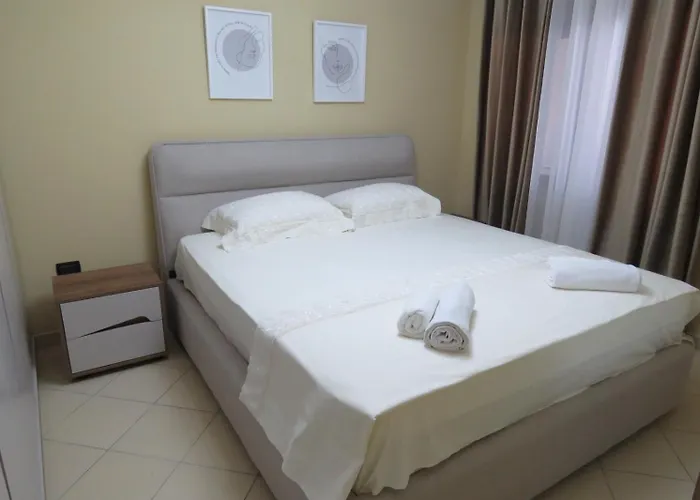 Cozy Near Center, Xhamlliku Lägenhet Tirana