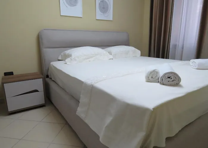 Lägenhet Cozy Near Center, Xhamlliku *