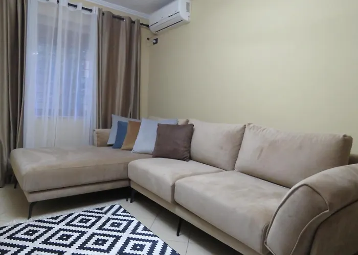 Cozy Near Center, Xhamlliku Tirana