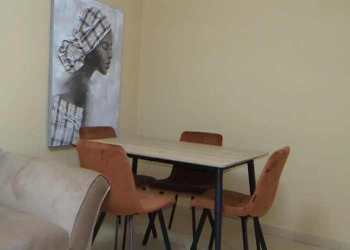 Cozy Near Center, Xhamlliku Lägenhet