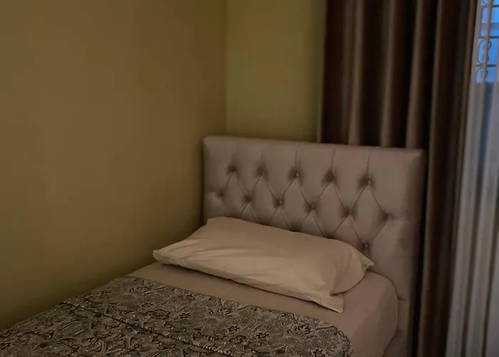 Cozy Near Center, Xhamlliku Lägenhet