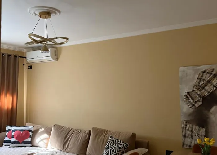 Cozy Near Center, Xhamlliku Lägenhet Tirana